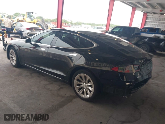2017 Tesla Model S 60 z VIN 5YJSA1E17HF179051, wystawiony jako IAAI lot #42430013 z przebiegiem 201 174 mil mil oraz . Historia ofert i sprzedaży dostępna na DreamBid. Obrazek 3.