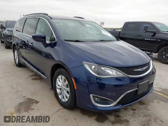 2017 Chrysler Pacifica Touring L with VIN 2C4RC1BG2HR526422, listed as a IAAI auction lot 42032839 with 180,710 mi miles and . Bid and sale history available at DreamBid. Image 1.