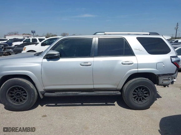 2017 Toyota 4Runner SR5 with VIN JTEBU5JR9H5437934, listed as a IAAI auction lot 41755278 with 258,371 mi miles. Bid and sale history available at carsss.com. Image 14.