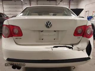 2005 Volkswagen Jetta 2.5L with VIN 3VWSF71K55M627164, listed as a IAAI auction lot 41472265 with 233,937 mi miles and . Bid and sale history available at DreamBid. Image 6.