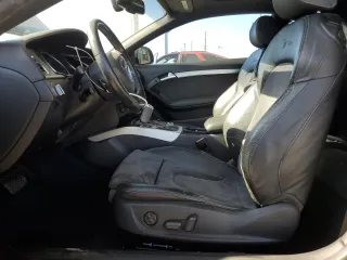 2009 Audi A5 z VIN WAUDK78T59A006979, wystawiony jako Copart lot #56527855 z przebiegiem 126 827 mil mil oraz Szkody całkowita. Historia ofert i sprzedaży dostępna na DreamBid. Obrazek 7.