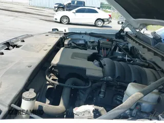 2019 Chevrolet Silverado 1500 LT z VIN 2GCRCPEC1K1108399, wystawiony jako IAAI lot #42600366 z przebiegiem 81 617 mil mil oraz . Historia ofert i sprzedaży dostępna na DreamBid. Obrazek 20.