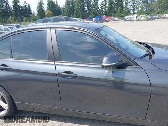 2014 BMW 3 Series 328i xDrive с VIN WBA3B5C5XEP652003, выставлен на аукционе IAAI как лот 42599798 с пробегом 117 649 миль миль и . История ставок и продаж доступна на DreamBid. Изображение 13.