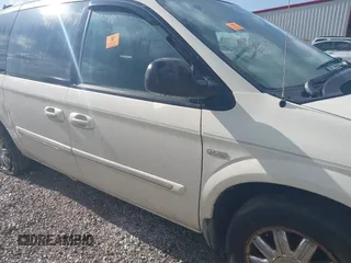 2007 Chrysler Town & Country LWB Touring with VIN 2A4GP54L67R151544, listed as a IAAI auction lot 42027456 with Not Provided miles. Bid and sale history available at carsss.com. Image 12.