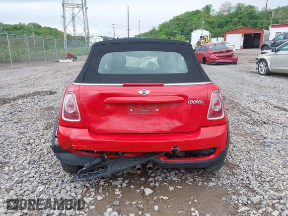 2014 MINI Convertible S с VIN WMWZP3C52ET706272, выставлен на аукционе IAAI как лот 42198277 с пробегом 40 372 миль миль и . История ставок и продаж доступна на DreamBid. Изображение 17.