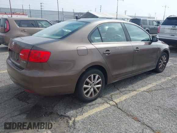 2013 Volkswagen Jetta SE с VIN 3VWDP7AJ1DM372752, выставлен на аукционе IAAI как лот 42380204 с пробегом 186 737 миль миль и . История ставок и продаж доступна на DreamBid. Изображение 4.
