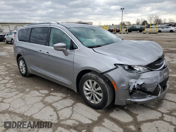 2018 Chrysler Pacifica Touring L with VIN 2C4RC1BG3JR217693, listed as a Copart auction lot 51582155 with 113,107 mi miles and Salvage Title. Bid and sale history available at DreamBid. Image 4.