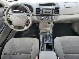 2005 Toyota Camry STD z VIN 4T1BE32K25U501946, wystawiony jako Copart lot #60563535 z przebiegiem 175 564 mil mil oraz Czysty tytuł • Clean title. Historia ofert i sprzedaży dostępna na DreamBid. Obrazek 8.