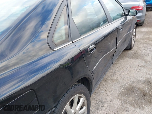 2004 Volvo S80 with VIN YV1TH59HX41349382, listed as a IAAI auction lot 41712062 with 77,124 mi miles. Bid and sale history available at carsss.com. Image 6.