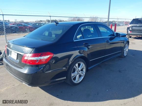 2013 Mercedes-Benz E-Class E 350 Luxury with VIN WDDHF8JB2DA742471, listed as a IAAI auction lot 41691171 with 142,228 mi miles. Bid and sale history available at carsss.com. Image 4.
