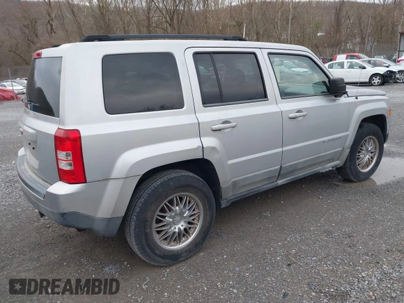 2011 Jeep Patriot Latitude with VIN 1J4NF1GB0BD158264, listed as a IAAI auction lot 41804584 with 191,968 mi miles and . Bid and sale history available at DreamBid. Image 4.