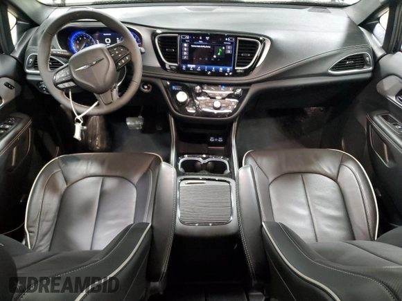 2025 Chrysler Pacifica Limited z VIN 2C4RC1GG3SR550826, wystawiony jako Copart lot #58486895 z przebiegiem 4 735 mil mil oraz Czysty tytuł • Clean title. Historia ofert i sprzedaży dostępna na DreamBid. Obrazek 8.