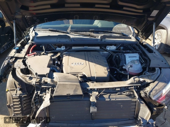 2024 Audi Q5 Premium z VIN WA1ABAFY2R2013670, wystawiony jako IAAI lot #41134099 z przebiegiem 5 940 mil mil oraz . Historia ofert i sprzedaży dostępna na DreamBid. Obrazek 10.