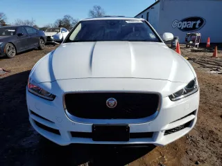 2019 Jaguar XE 25t Premium with VIN SAJAJ4FX2KCP45087, listed as a Copart auction lot 39395124 with 34,035 mi miles. Bid and sale history available at carsss.com. Image 5.