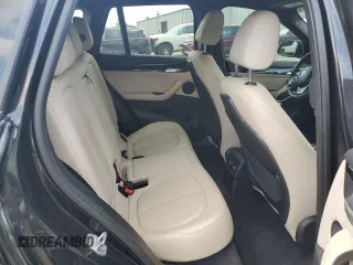 2020 BMW X1 xDrive28i z VIN WBXJG9C08L5P21466, wystawiony jako Copart lot #61664675 z przebiegiem 54 176 mil mil oraz Szkoda całkowita • Salvage title. Historia ofert i sprzedaży dostępna na DreamBid. Obrazek 11.
