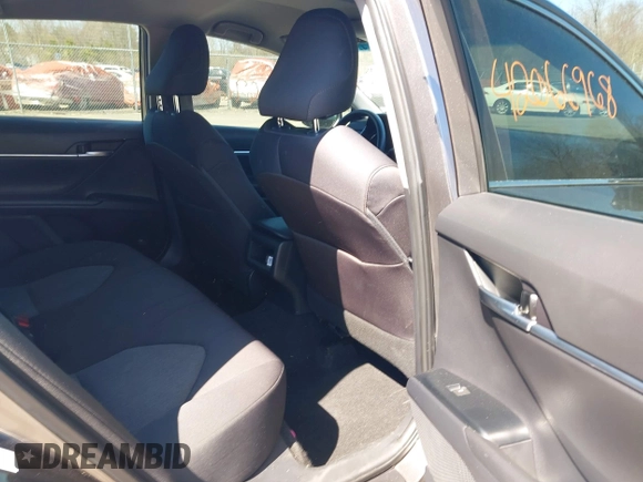 2019 Toyota Camry LE z VIN 4T1B11HK9KU245615, wystawiony jako IAAI lot #42066968 z przebiegiem 130 042 mil mil oraz . Historia ofert i sprzedaży dostępna na DreamBid. Obrazek 8.