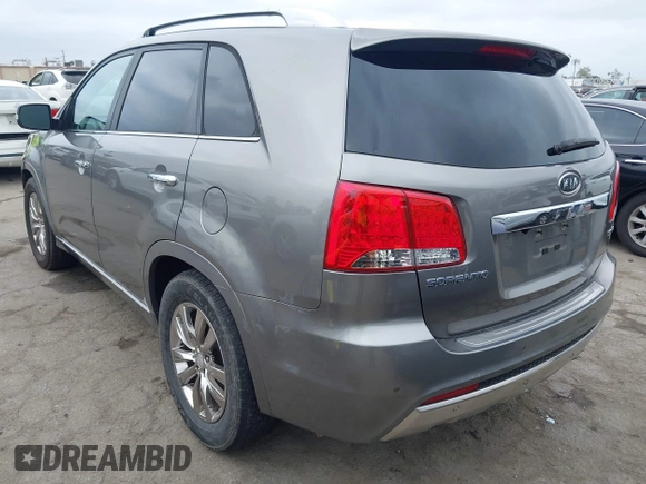 2013 Kia Sorento SX z VIN 5XYKW4A23DG400942, wystawiony jako IAAI lot #42185267 z przebiegiem 162 209 mil mil oraz . Historia ofert i sprzedaży dostępna na DreamBid. Obrazek 3.