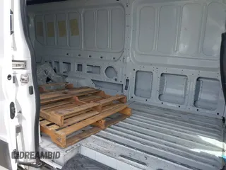 2023 Ford Transit Cargo z VIN 1FTBR3X83PKA69906, wystawiony jako IAAI lot #41755937 z przebiegiem 35 484 mil mil oraz . Historia ofert i sprzedaży dostępna na DreamBid. Obrazek 8.