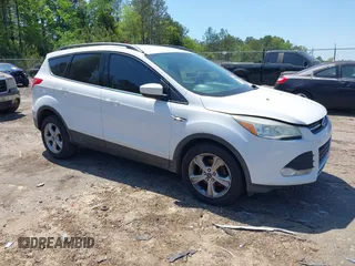 2014 Ford Escape SE with VIN 1FMCU0GX3EUB17202, listed as a IAAI auction lot 41995355 with 170,894 mi miles. Bid and sale history available at carsss.com. Image 1.