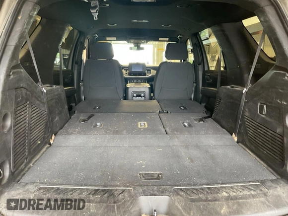 2022 Chevrolet Tahoe LS z VIN 1GNSKMKD7NR129745, wystawiony jako IAAI lot #42566236 z przebiegiem 95 126 mil mil oraz . Historia ofert i sprzedaży dostępna na DreamBid. Obrazek 18.