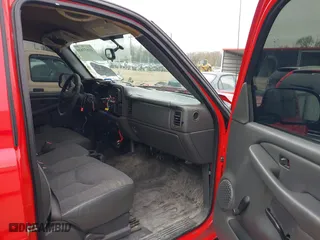 2006 Chevrolet Silverado 1500 Work Truck with VIN 3GCEC14X56G260456, listed as a IAAI auction lot 41631680 with 308,662 mi miles. Bid and sale history available at carsss.com. Image 5.