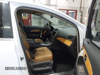 2013 Lincoln MKX z VIN 2LMDJ8JKXDBL29516, wystawiony jako IAAI lot #42108308 z przebiegiem 102 900 mil mil oraz . Historia ofert i sprzedaży dostępna na DreamBid. Obrazek 5.