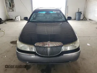 2001 Lincoln Town Car Signature z VIN 1LNHM82W41Y739121, wystawiony jako Copart lot #56738385 z przebiegiem 112 528 mil mil oraz Szkoda całkowita • Salvage title. Historia ofert i sprzedaży dostępna na DreamBid. Obrazek 5.