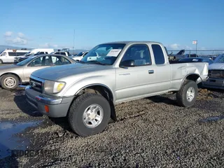 2000 Toyota Tacoma with VIN 5TEWN72N4YZ708230, listed as a IAAI auction lot 41626807 with 216,237 mi miles and . Bid and sale history available at DreamBid. Image 2.