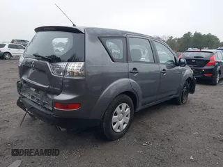 2007 Mitsubishi Outlander ES z VIN JA4MS31X07Z015784, wystawiony jako IAAI lot #38911508 z przebiegiem 166 115 mil mil oraz . Historia ofert i sprzedaży dostępna na DreamBid. Obrazek 4.