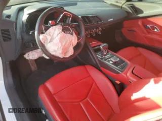 2018 Audi R8 V10 z VIN WUABAAFX5J7902445, wystawiony jako Copart lot #80124934 z przebiegiem Nie podano mil oraz Szkody całkowita. Historia ofert i sprzedaży dostępna na DreamBid. Obrazek 8.