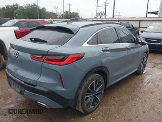 2023 Infiniti QX55 Luxe z VIN 3PCAJ5JRXPF109797, wystawiony jako IAAI lot #41455665 z przebiegiem 31 561 mil mil oraz . Historia ofert i sprzedaży dostępna na DreamBid. Obrazek 4.