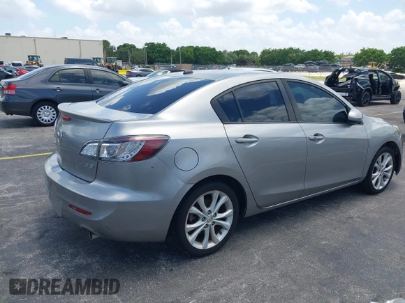 2011 Mazda 3 S Grand Touring z VIN JM1BL1W55B1474676, wystawiony jako IAAI lot #42494974 z przebiegiem 162 285 mil mil oraz . Historia ofert i sprzedaży dostępna na DreamBid. Obrazek 4.