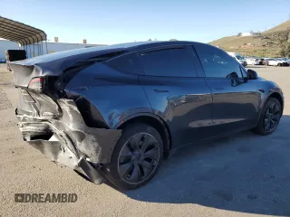 2024 Tesla Model Y with VIN 7SAYGDED7RF108604, listed as a Copart auction lot 48384825 with 24,603 mi miles and Salvage Title. Bid and sale history available at DreamBid. Image 3.