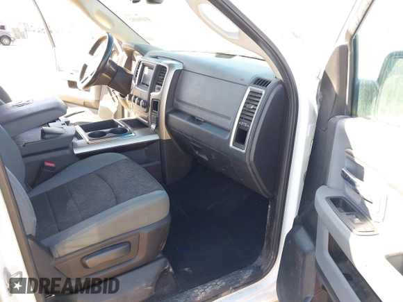 2014 Ram 1500 Big Horn z VIN 1C6RR7GG7ES104383, wystawiony jako IAAI lot #41690102 z przebiegiem 161 883 mil mil oraz . Historia ofert i sprzedaży dostępna na DreamBid. Obrazek 5.