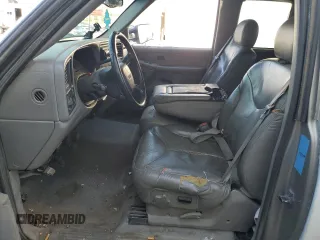 2000 GMC Sierra 2500 SLE z VIN 1GTGC29UXYE185051, wystawiony jako Copart lot #69256164 z przebiegiem 217 834 mil mil oraz Szkody całkowita. Historia ofert i sprzedaży dostępna na DreamBid. Obrazek 7.
