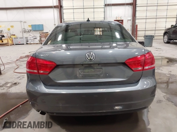 2013 Volkswagen Passat Wolfsburg Edition z VIN 1VWAH7A34DC148507, wystawiony jako IAAI lot #42339068 z przebiegiem 110 593 mil mil oraz . Historia ofert i sprzedaży dostępna na DreamBid. Obrazek 16.