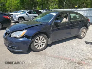 2012 Chrysler 200 Touring z VIN 1C3CCBBB3CN189625, wystawiony jako Copart lot #52030465 z przebiegiem 245 535 mil mil oraz Szkody całkowita. Historia ofert i sprzedaży dostępna na DreamBid. Obrazek 1.