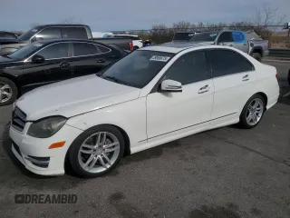 2014 Mercedes-Benz C 250 Sport z VIN WDDGF4HBXEG228554, wystawiony jako Copart lot #49888675 z przebiegiem 133 533 mil mil oraz Szkoda całkowita • Salvage title. Historia ofert i sprzedaży dostępna na DreamBid. Obrazek 1.