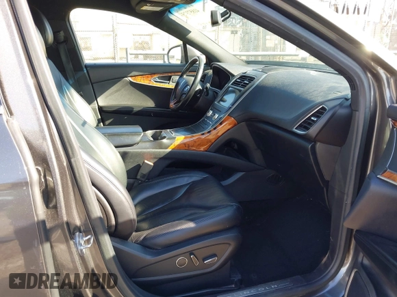 2017 Lincoln MKX Select with VIN 2LMPJ6KR9HBL37562, listed as a IAAI auction lot 41857375 with 103,678 mi miles. Bid and sale history available at carsss.com. Image 5.