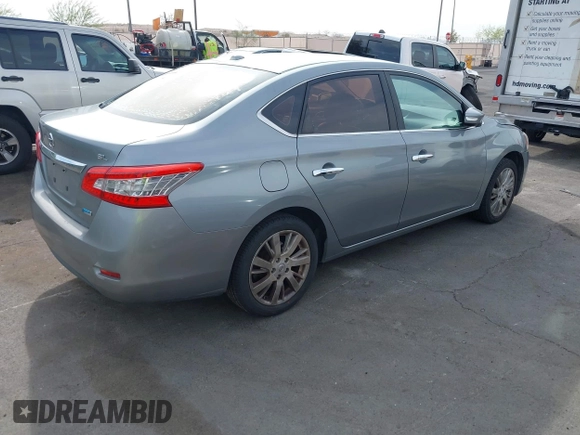 2014 Nissan Sentra SR z VIN 3N1AB7AP1EY322830, wystawiony jako IAAI lot #41981525 z przebiegiem 129 498 mil mil oraz . Historia ofert i sprzedaży dostępna na DreamBid. Obrazek 4.