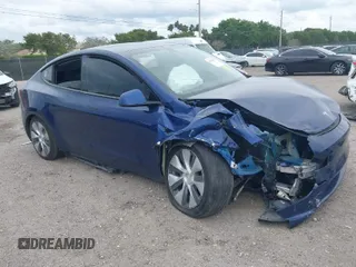 2022 Tesla Model Y Long Range z VIN 7SAYGDEE9NA002493, wystawiony jako IAAI lot #41756460 z przebiegiem 68 315 mil mil oraz . Historia ofert i sprzedaży dostępna na DreamBid. Obrazek 1.
