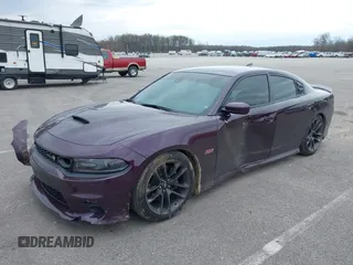 2020 Dodge Charger Scat Pack Widebody z VIN 2C3CDXGJ2LH234766, wystawiony jako IAAI lot #42005227 z przebiegiem 32 550 mil mil oraz . Historia ofert i sprzedaży dostępna na DreamBid. Obrazek 2.