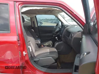 2016 Jeep Patriot Sport z VIN 1C4NJPBB4GD777312, wystawiony jako IAAI lot #41906384 z przebiegiem 154 751 mil mil oraz . Historia ofert i sprzedaży dostępna na DreamBid. Obrazek 5.