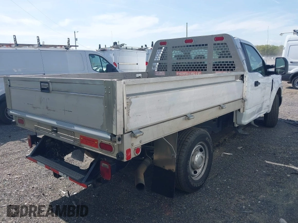 2019 Ford Super Duty F-250 SRW XL with VIN 1FDBF2A66KEG59711, listed as a IAAI auction lot 42058973 with 113,086 mi miles. Bid and sale history available at carsss.com. Image 4.