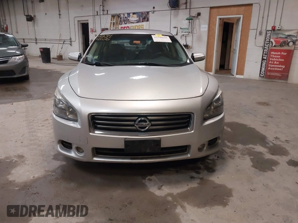2014 Nissan Maxima SV z VIN 1N4AA5AP8EC498468, wystawiony jako IAAI lot #42344525 z przebiegiem 149 178 mil mil oraz . Historia ofert i sprzedaży dostępna na DreamBid. Obrazek 13.
