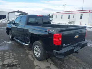2018 Chevrolet Silverado 1500 LT with VIN 1GCVKREC1JZ349561, listed as a IAAI auction lot 41277292 with 102,525 mi miles. Bid and sale history available at carsss.com. Image 3.