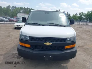 2021 Chevrolet Express Cargo z VIN 1GCWGAFP6M1206374, wystawiony jako IAAI lot #42451400 z przebiegiem 118 252 mil mil oraz . Historia ofert i sprzedaży dostępna na DreamBid. Obrazek 12.