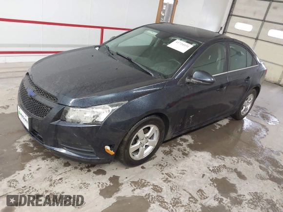 2014 Chevrolet Cruze 1LT z VIN 1G1PC5SB6E7178357, wystawiony jako IAAI lot #41724931 z przebiegiem 122 786 mil mil oraz . Historia ofert i sprzedaży dostępna na DreamBid. Obrazek 2.