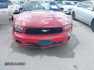 2012 Ford Mustang Premium z VIN 1ZVBP8AM2C5205750, wystawiony jako IAAI lot #42553306 z przebiegiem Nie podano mil oraz . Historia ofert i sprzedaży dostępna na DreamBid. Obrazek 6.