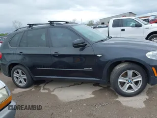 2012 BMW X5 35d z VIN 5UXZW0C55CL674191, wystawiony jako IAAI lot #41906713 z przebiegiem 143 687 mil mil oraz . Historia ofert i sprzedaży dostępna na DreamBid. Obrazek 14.